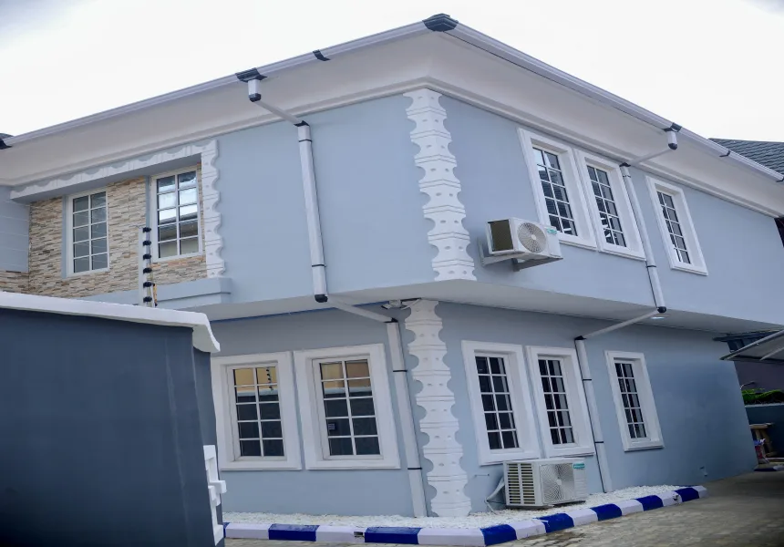 PENTAGON: A Three-Bedroom Duplex with Its Own Cinema Experience